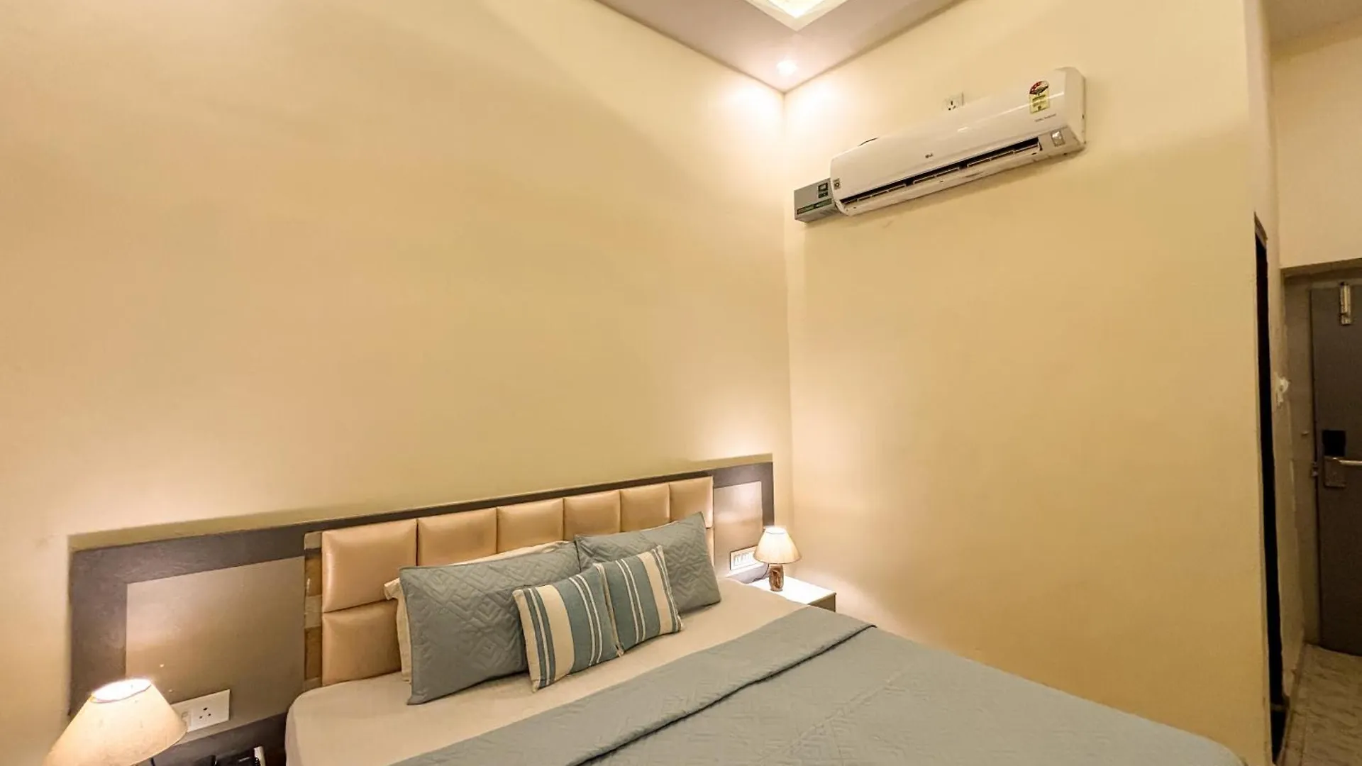 ***  Hotel Diamond Palace Варанаси Индия